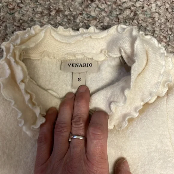 100% wool Cream Ruffled Button-Up cardigan - Picture 3 of 8